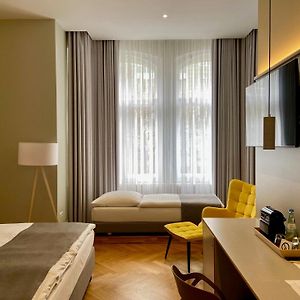 Hotel 38